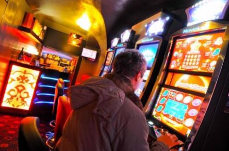 Gioco d’azzardo, in Italia terza industria per fatturato dopo Eni e Enel
