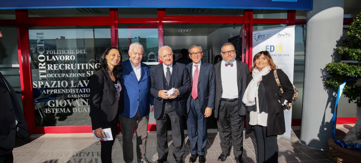 Il presidente della regione Campania, Vincenzo  De Luca ha inaugurato al Cis-Interporto di Nola, “Spazio lavoro”, primo esperimento in Italia di sportello all’interno delle aziende