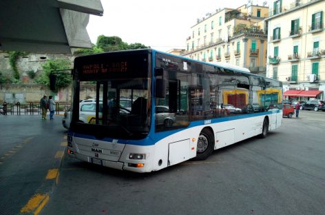 Napoli, trasporto bus in provincia di Napoli in ginocchio: mezzi guasti e inefficienti, lasciano a piedi i pendolari. L’OR.S.A. lancia il suo grido di allarme