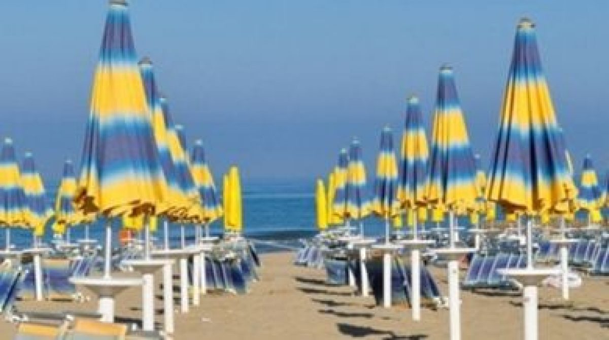 Stabilimenti vuoti: prezzi alle stelle ed ombrelloni chiusi. “Italia Balneare” “Nessuna crisi. Casi isolati trasformati in fenomeno mediatico”