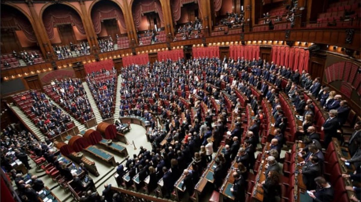 Legge di bilancio, manovra poco espansiva e condizionata ai vincoli di spesa. Interessante revisione dell’Irpef e detassazione dei premi di risultato