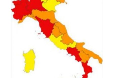 Covid, scattano le nuove restrizioni. Campania e Toscana diventano zone rosse. L’Italia a più colori per abbassare la curva del contagio