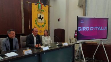 Giro d’Italia, Napoli capitale del Centro Sud: in Città Metropolitana l’incontro con tutte le città di tappa tra sinergie e strategie di marketing